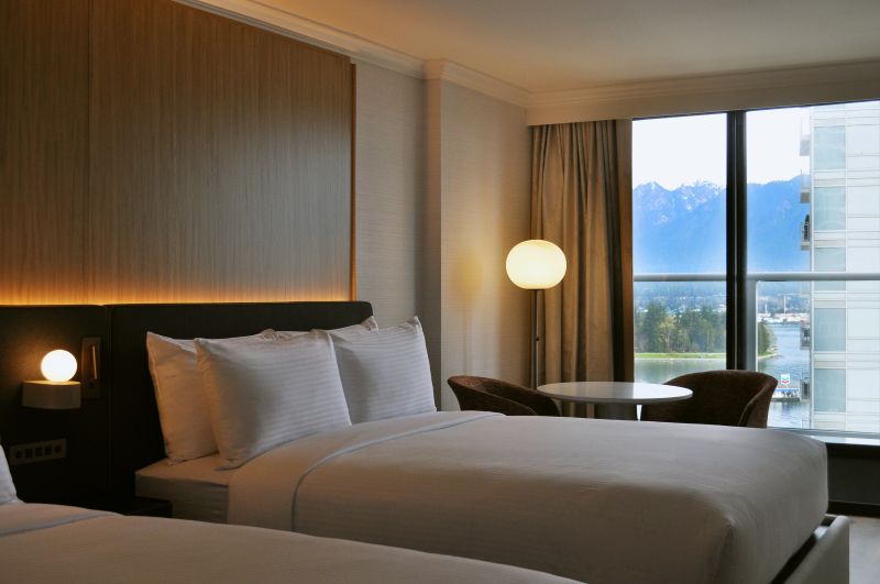 Pinnacle Hotel Guestroom